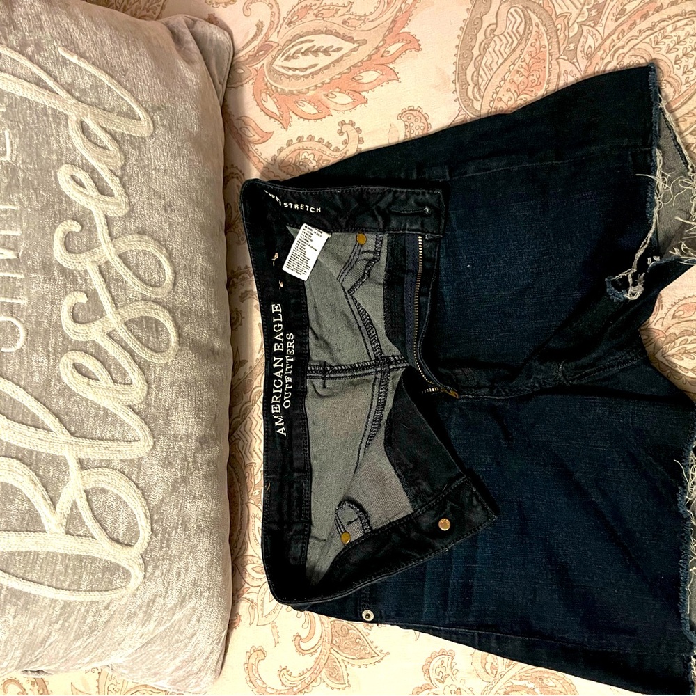 Blue denim American Eagle π¦
Shorts